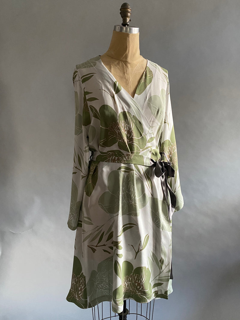 Graphic Floral Silk Georgette Knee Length Robe