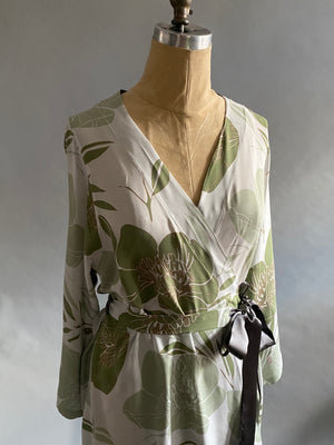 Graphic Floral Silk Georgette Knee Length Robe